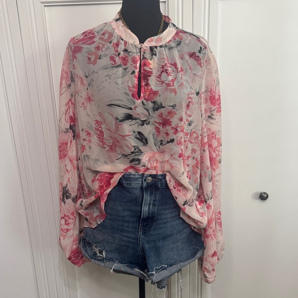 White House Black Market Tops - White House Black Market Pink and Gray Floral Blouse